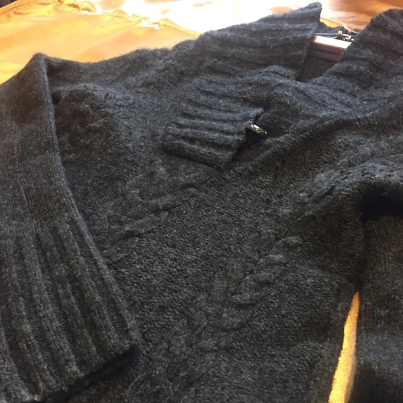 H&M Wool Cable Knit Long Sleeve Sweater. - Picture 2 of 4